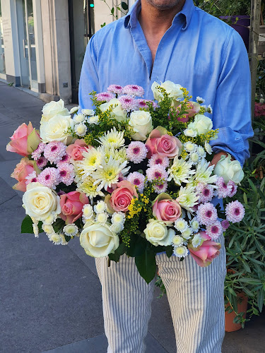 Des Fleurs Au Balcon