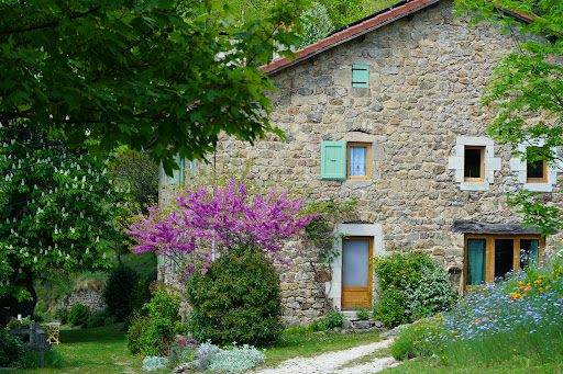 Photo de Les Gîtes du Val d’Or - Gîte Ardèche avec piscine à Désaignes (07570)