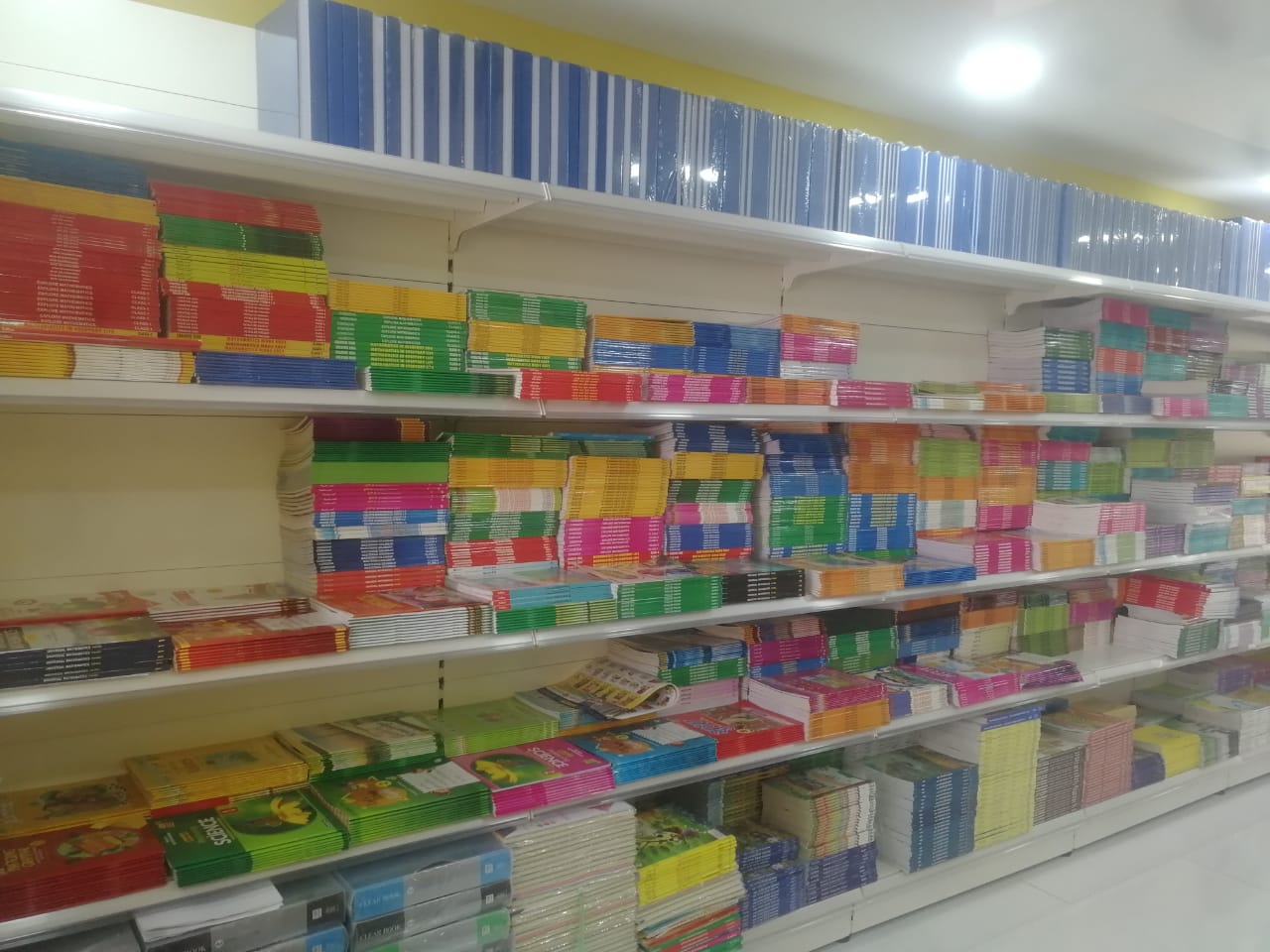 Al Muna Bookshop LLC (Ajman Retail Outlet) - صورة 2