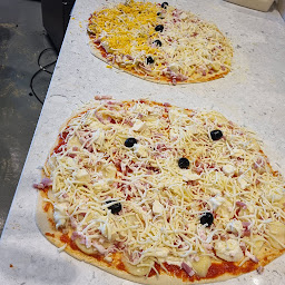 Photo n°3 de LE KIOSQUE A PIZZAS à Éperlecques (Pizzeria)