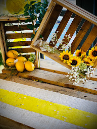 Photo n°22 de Jour de Fête à Chasseneuil-du-Poitou (Magasin de déguisements)