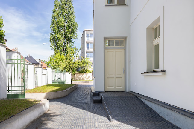 Opinii despre 3D Implant - stomatologické centrum în Praha - Chirurg