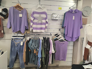 Photo n°15 de Flash'Mod'Didine - Boutique de vêtements pour femmes à prix doux à Plan-de-Cuques (Magasin de vêtements)