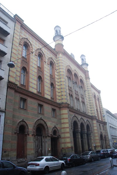 Photos of Rumbach Street Synagogue