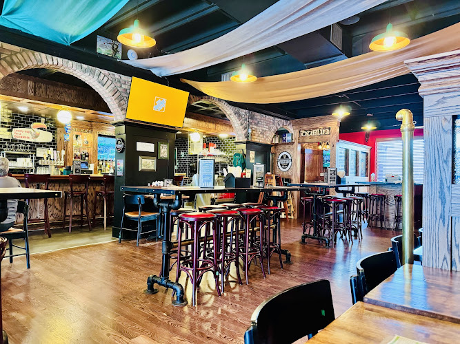 Gus' Snug Irish Pub in Clawson