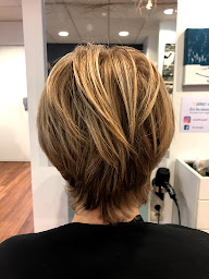 Photo n°15 de Aux couleurs de Julia à Vanves (Salon de coiffure)