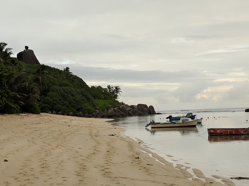 La Spiaggia Di Anse Forbans Mahe Island Destimap Destinations On Map