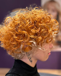 Photo n°5 de Virginie l'art d' être soi à Dinan (Magasin de perruques)