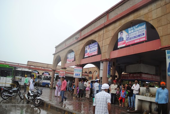 Amritsar Bus Stand, Author: Ataru 1