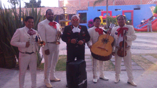Mariachi Gama mil de puebla y el Osito polar