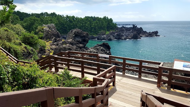 Daepo Jusangjeolli Cliff