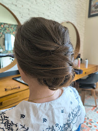 Photo n°1 de Hairstylist TC à Saint-Genouph (Salon de coiffure)