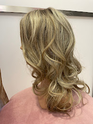 Photo n°3 de Institut capillaire Sandrine BEAUSIRE - Saint-Lô à Saint-Lô (Perruquier)