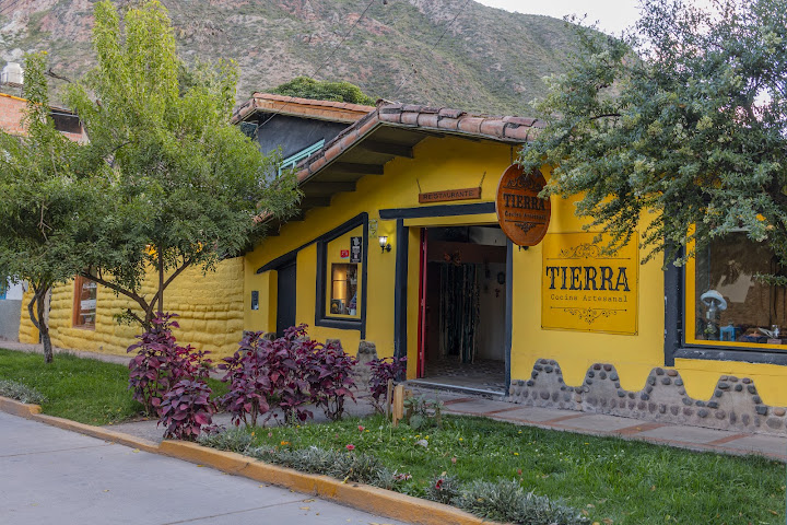 Tierra Cocina Artesanal / Urubamba by null