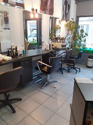 Photo n°1 de Hair Création à Montrond-les-Bains (Salon de coiffure)