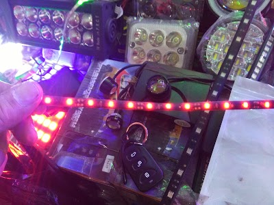 Photos of العطار لتجارة لوازم السيارات/لايت/بك لايت/بروجكتر/كلوبات. لمختلف انواع السيارات