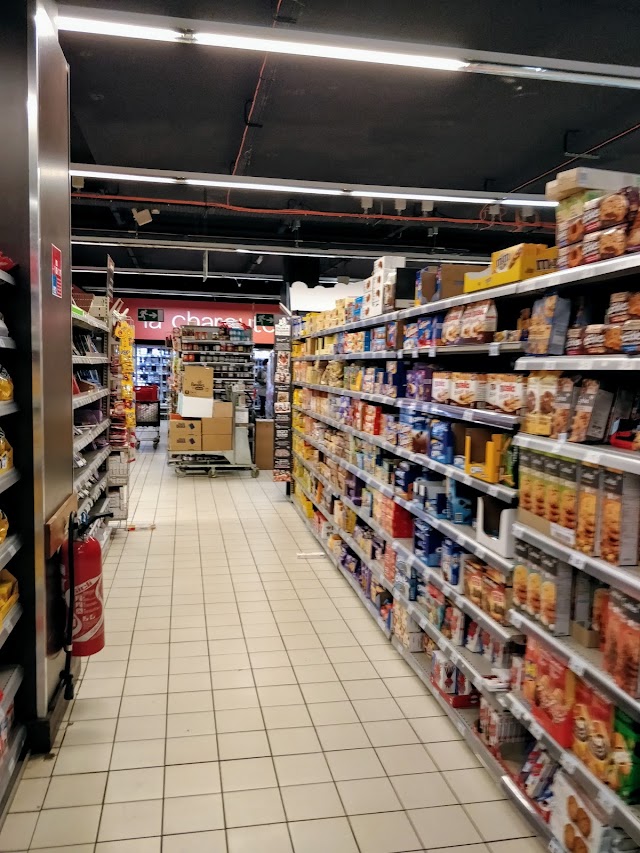 Market Suresnes Ferry