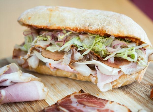 Tails & Trotters by null