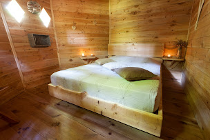 Photo n°67 de Les cabanes de Fontfroide à St Antoine l'Abbaye (Chambre d'hôtes)