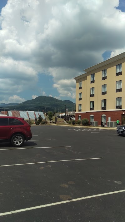 Photos of Holiday Inn Express & Suites Newport South