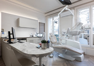Photo n°4 de Dr Raphael HADDAD, Dentiste Paris 12 11 - Esthétique - Facettes - Implants - Soins (Bastille - Nation - Marais - République) à Paris (Orthodontiste)