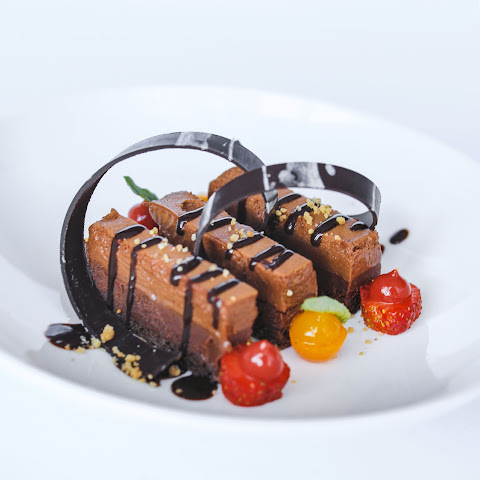 Embark Dining by null