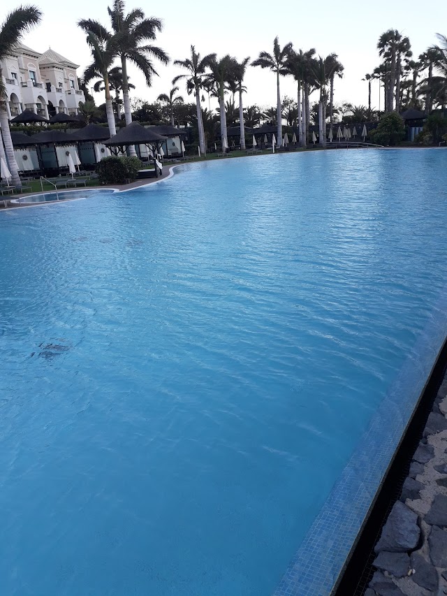 Hotel Adonis Capital