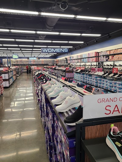 SKECHERS Warehouse Outlet