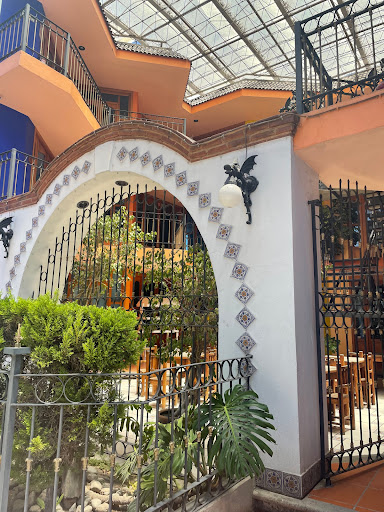 Arcos Plaza
