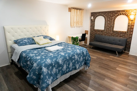 montREAL HOME - Daily, Weekly, Monthly Accommodation - Hotels, Motels, Bed and Breakfast 5073 Randall Ave, Montreal, Quebec H4V 2V2, Canada