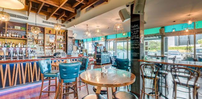 Szimpla: All-Day Eatery & Gastro Bar - Pub