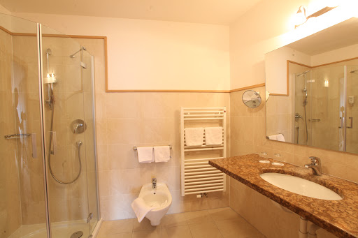 Hotel Plunger - Thumbnail