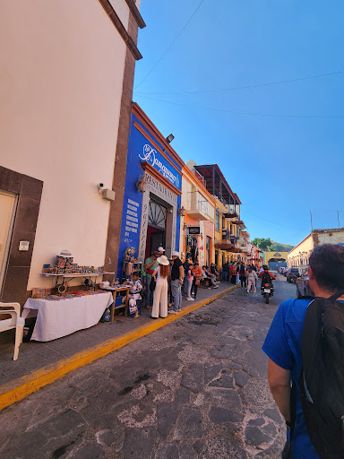 Fonda y Galeria La Damajuana - Thumbnail