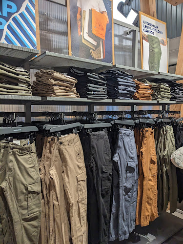 URBAN OUTFITTERS - Saint-Laurent-du-Var