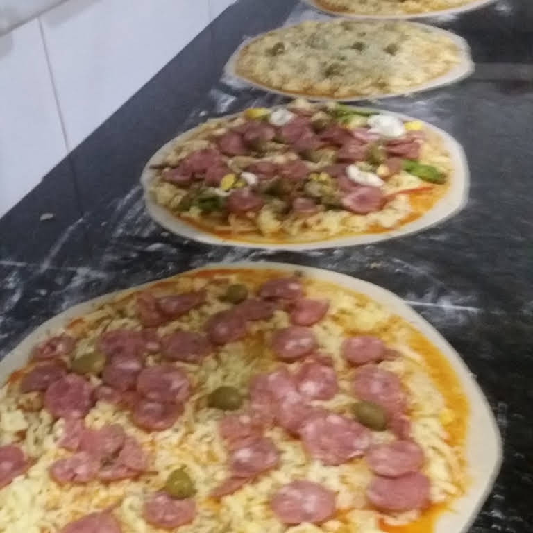 Pizza maravilhosa! Lugar um pouco escondido.. Mas vale muito ir saborear as  pizzas! Preco super – Foto de Pizzeria Farol, Tamandaré - Tripadvisor