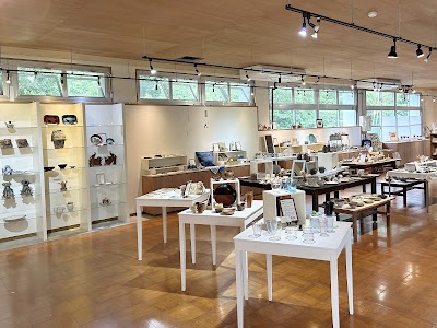 山原工藝店(旧喜如嘉小学校内)