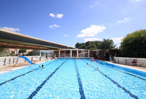 Photo de Piscine d'été à Saint-Hilaire-de-Villefranche (17770)