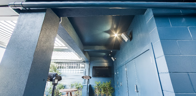 Franklins Bar & Eatery - Pub