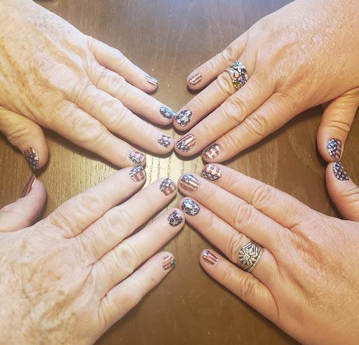 Worms Pretty Nails - Visual