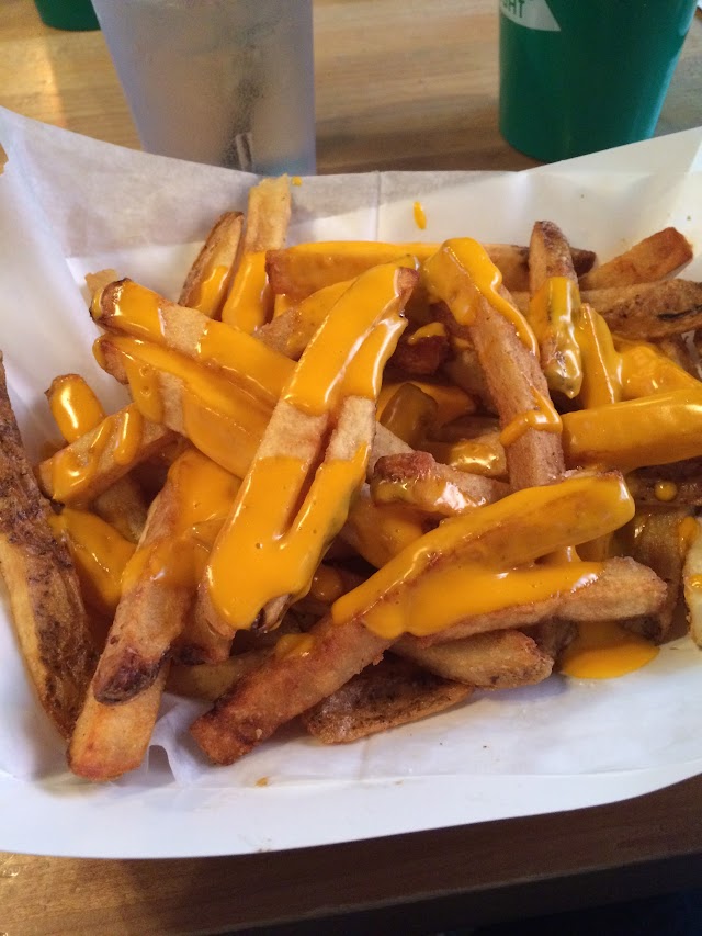 Mad River Bar & Grille