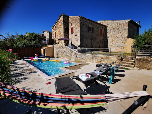 Photo de Magnifique gîte en pierres 6 personnes avec piscine privée