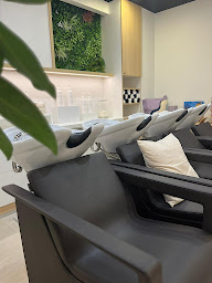 Photo n°19 de Moment Couleur - Paris 7 à Paris (Salon de coiffure)