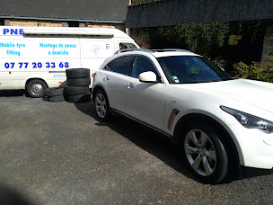 Photo n°6 de Pneus.pour.vous à Gourin (Magasin de pneus)