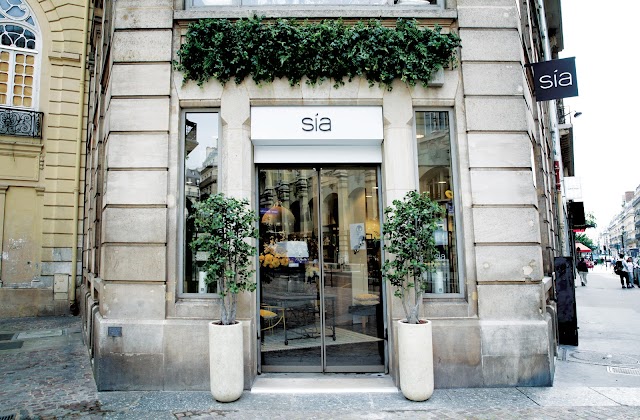 SIA Boutique "Etienne Marcel"