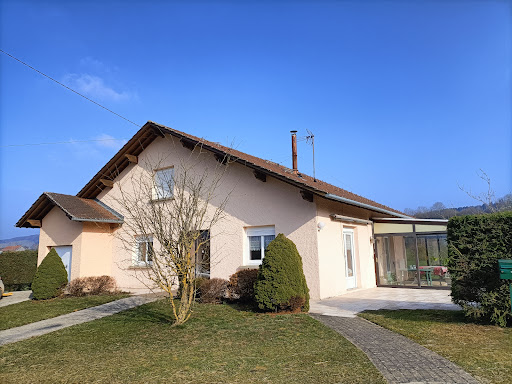 Photo de Gîte de la vie Blanche - piscine à Orchamps-Vennes (25390)