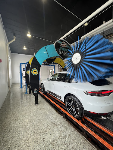 Liquid Sunshine Car Wash - Aurora