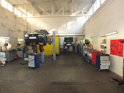 Photos of Give it to yourself motor vehicle self-help workshop
