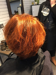 Photo n°4 de Beauté Bio Poissy - Coloriste par nature - coloration végétale et bio MARCAPAR à Poissy (Salon de coiffure)