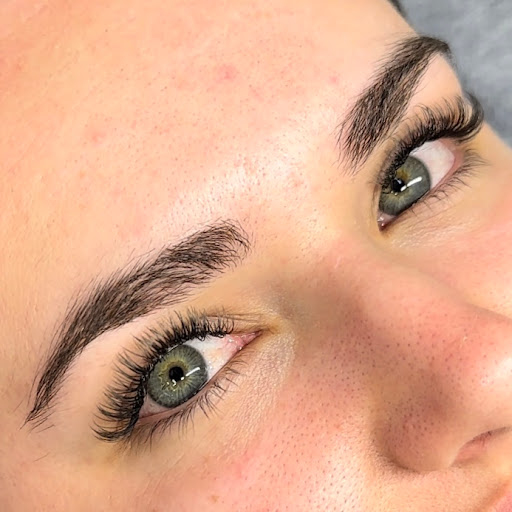 Moët Lashes - Visual