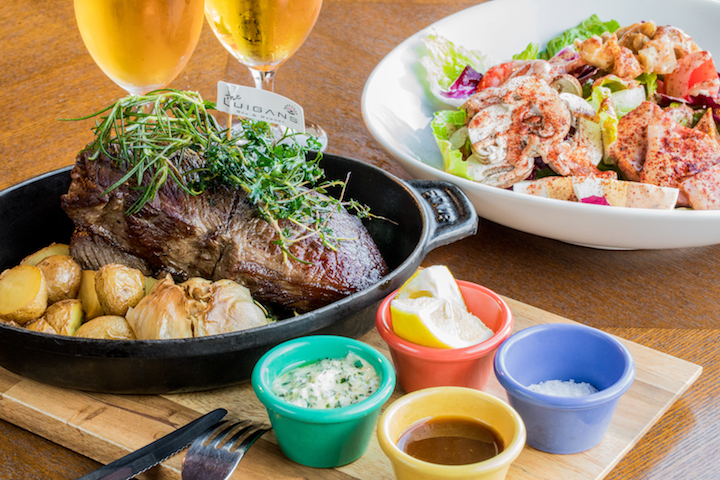 The lounge on the water